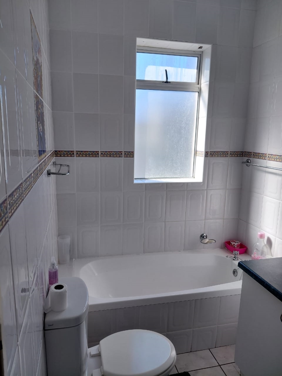 To Let 2 Bedroom Property for Rent in Summerstrand Eastern Cape